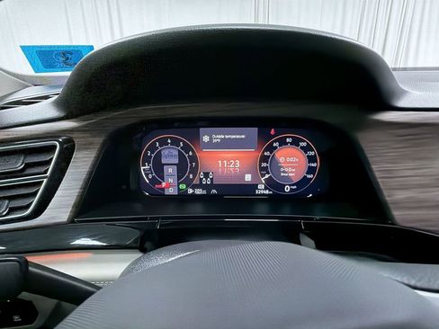 Used 2024 Volkswagen Atlas SEL Premium R-Line image 9