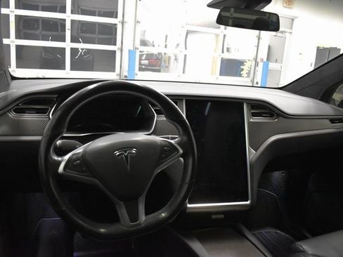 Used 2017 Tesla Model X image 25