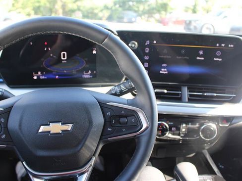 Used 2024 Chevrolet Trax LT w/ Driver Confidence Package FWD image 15