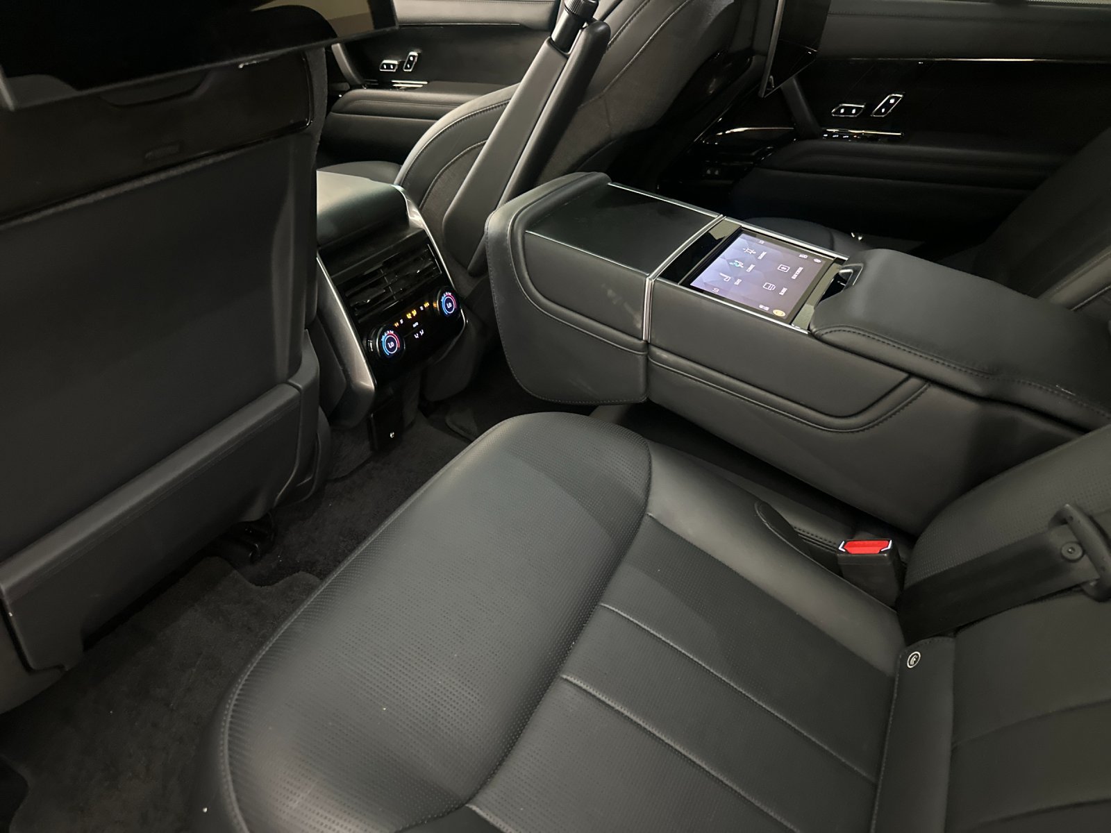 Used 2023 Land Rover Range Rover SV AWD/4WD image 12