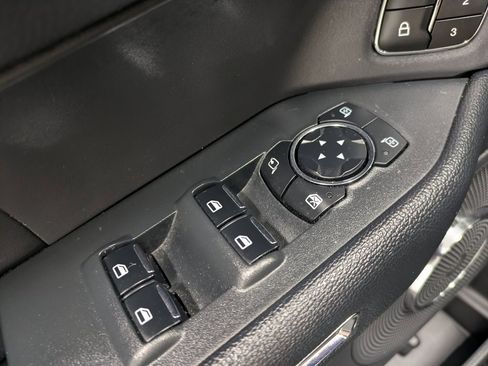 Used 2023 Ford Expedition XLT image 9