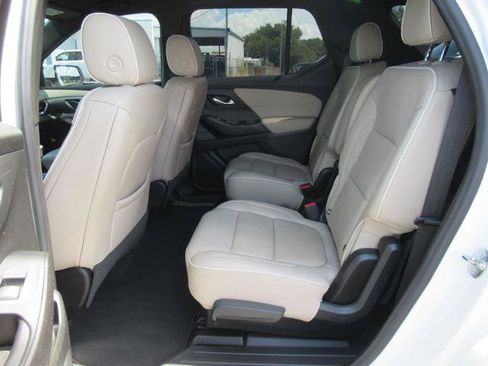 Certified 2023 Chevrolet Traverse Premier FWD image 35