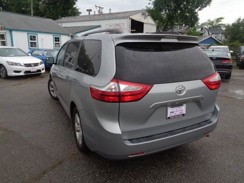 Used 2015 Toyota Sienna LE FWD image 20