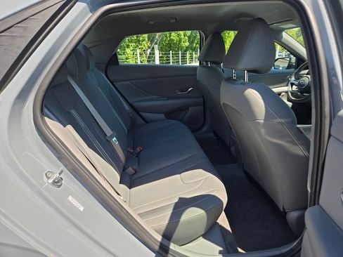 Used 2023 Hyundai Elantra SEL w/ Convenience Package FWD image 12