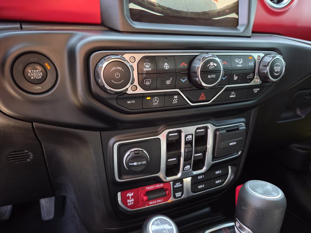 Used 2023 Jeep Wrangler Unlimited Rubicon w/ Cold Weather Group AWD/4WD image 21