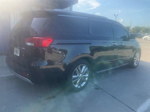 Used 2018 Kia Sedona SX Limited w/ SX Limited Prestige Package FWD image 9
