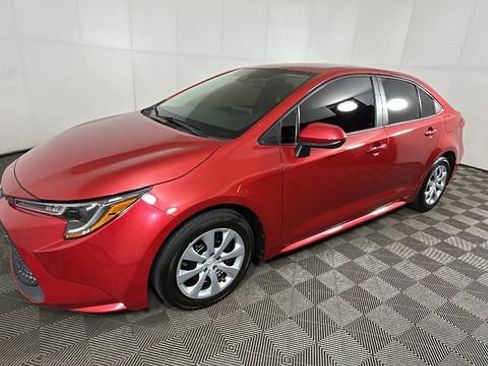 Used 2020 Toyota Corolla LE FWD image 7