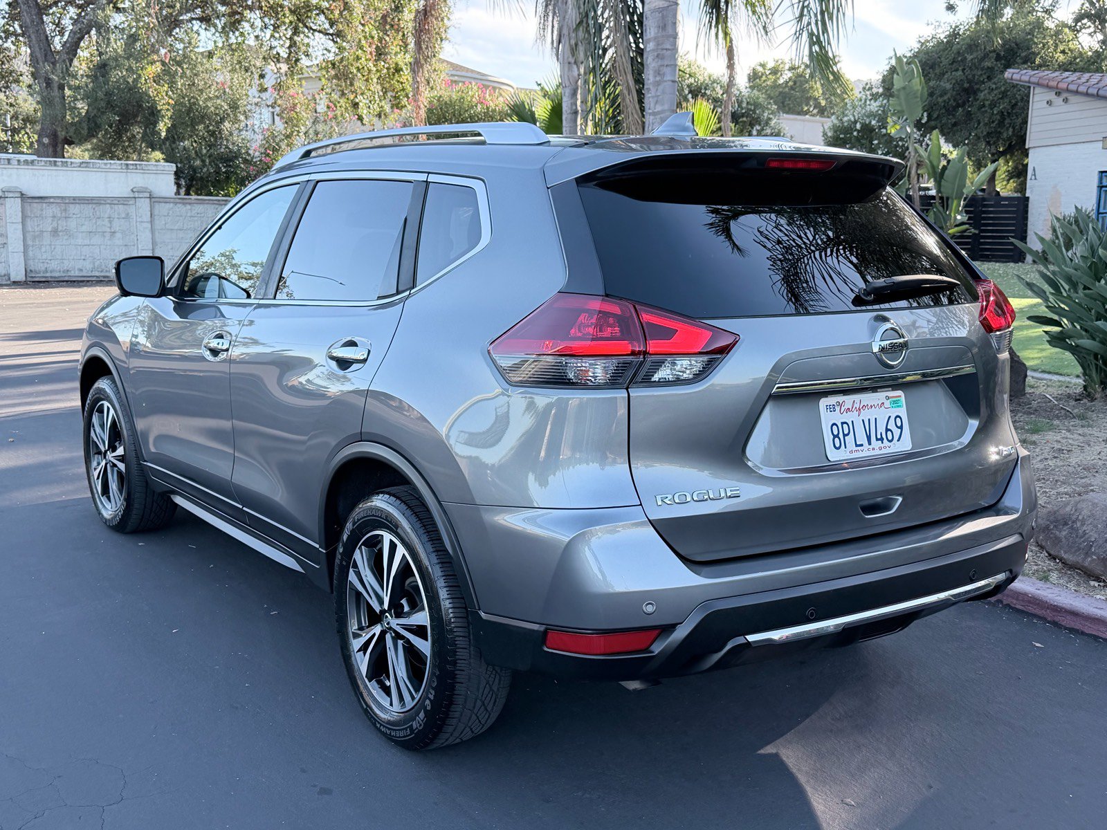 Used 2020 Nissan Rogue SV w/ Premium Package AWD/4WD image 3