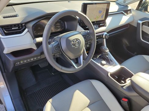 Used 2025 Toyota RAV4 Limited image 21