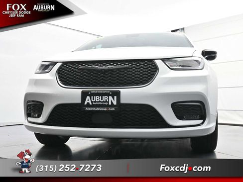 New 2026 Chrysler Pacifica Select image 16