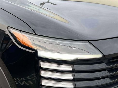 Used 2025 Nissan Kicks SR w/ SR Premium Package image 9