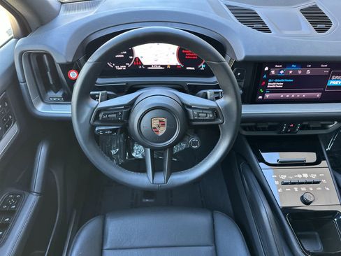 Certified 2025 Porsche Cayenne AWD/4WD image 15