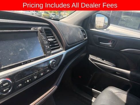 Used 2018 Toyota Highlander Limited Platinum AWD/4WD image 9