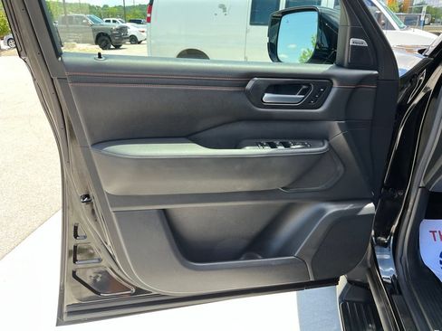 Used 2025 Nissan Armada PRO-4X w/ Pro-4X Premium Package AWD/4WD image 6