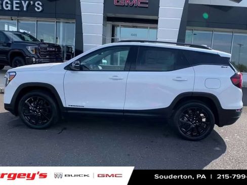 Used 2023 GMC Terrain SLT w/ Elevation Edition AWD/4WD image 10