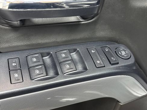 Used 2017 Chevrolet Silverado 1500 LT w/ Midnight Edition AWD/4WD image 12