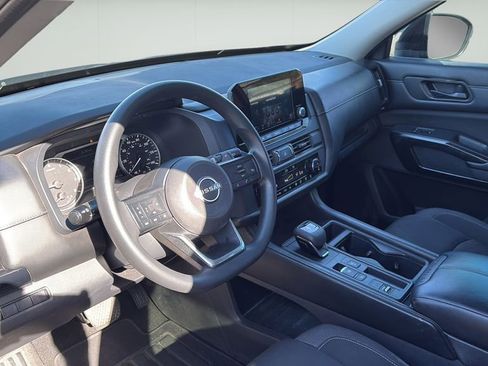 Used 2023 Nissan Pathfinder S FWD image 9