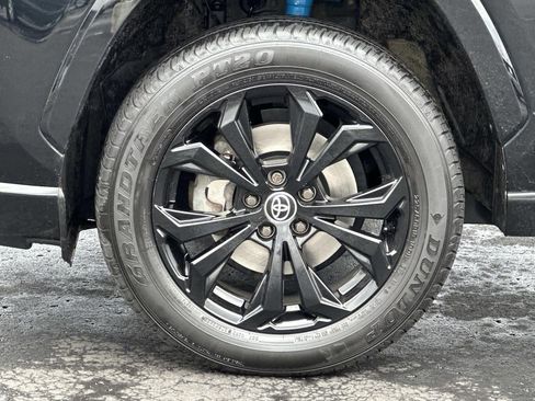 Used 2022 Toyota RAV4 SE w/ Convenience Package image 9
