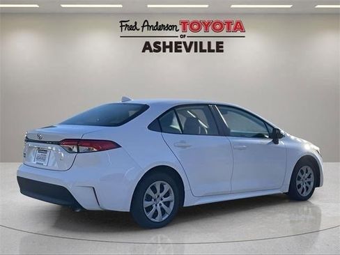 Used 2023 Toyota Corolla LE image 98