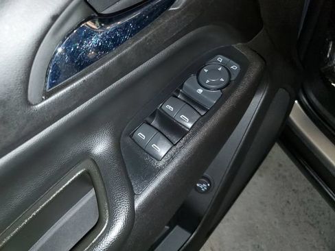 Used 2019 Chevrolet Equinox LT w/ Sun & Navigation Package AWD/4WD image 12