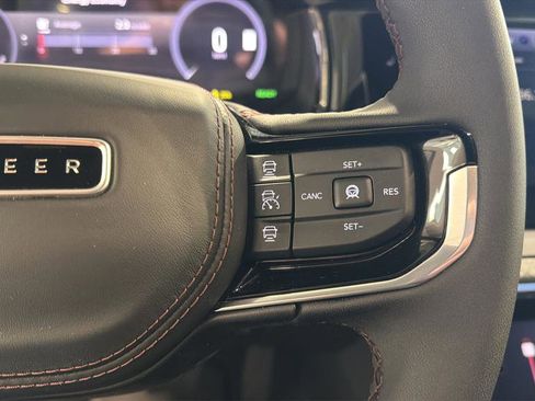 Used 2025 Jeep Wagoneer S Limited image 23