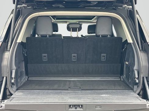Used 2025 Ford Expedition Platinum AWD/4WD image 19