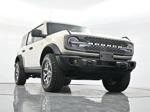 Used 2025 Ford Bronco Badlands AWD/4WD image 48