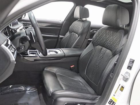 Used 2019 BMW 750i xDrive w/ M Sport Package image 30