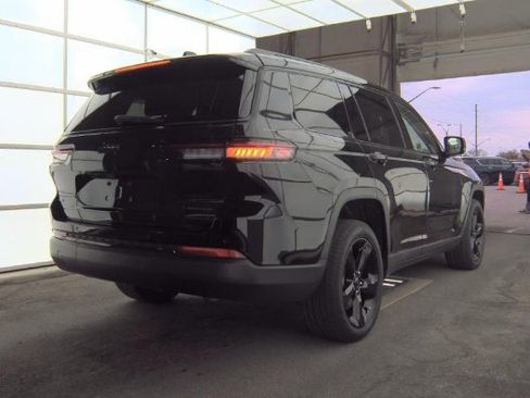 Used 2023 Jeep Grand Cherokee L Limited w/ Black Appearance Package image 3