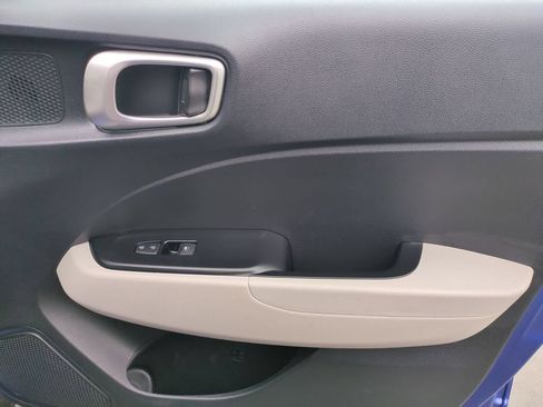 Used 2025 Hyundai Venue SEL FWD image 31