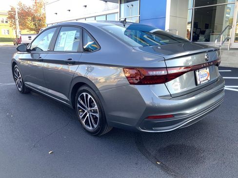 Used 2025 Volkswagen Jetta Sport image 5