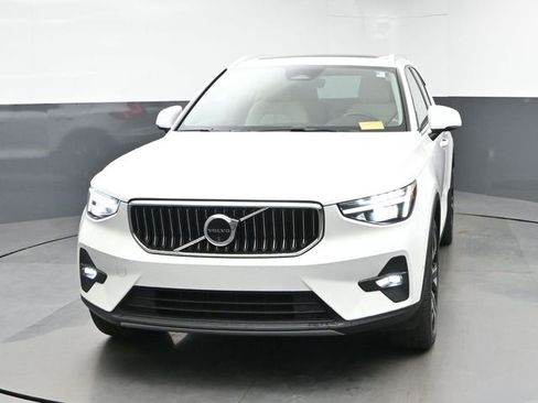Used 2024 Volvo XC40 B5 Plus w/ Climate Package AWD/4WD image 3