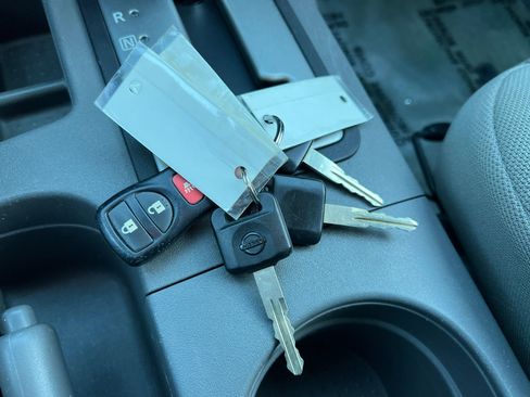 Used 2016 Nissan Frontier SV image 25