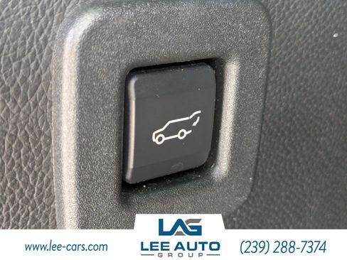 Used 2017 Lincoln Navigator Select RWD image 11