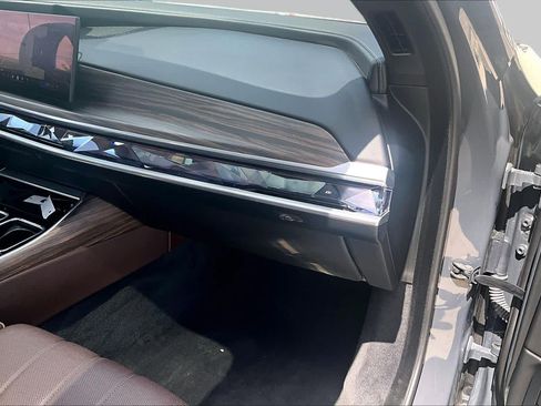 Used 2024 BMW 740i w/ Executive Package RWD image 17