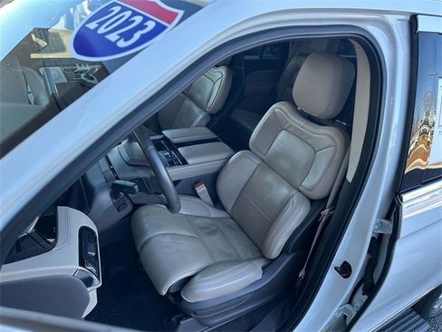 Used 2023 Lincoln Navigator Reserve image 12