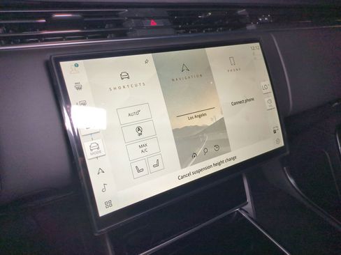 New 2026 Land Rover Range Rover Long Wheelbase SE AWD/4WD image 18