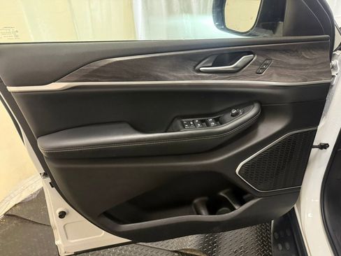 Used 2022 Jeep Grand Cherokee L Limited image 22