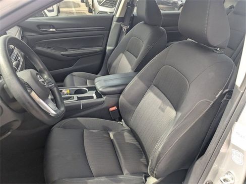 Used 2024 Nissan Altima 2.5 SV image 14
