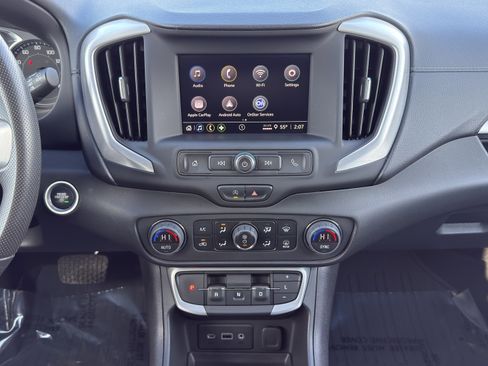 Used 2022 GMC Terrain SLE w/ Driver Convenience Package image 28