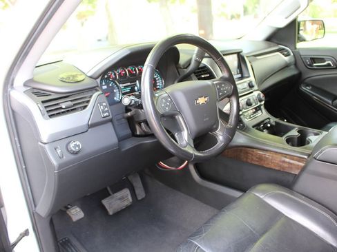 Used 2020 Chevrolet Suburban LT RWD image 7
