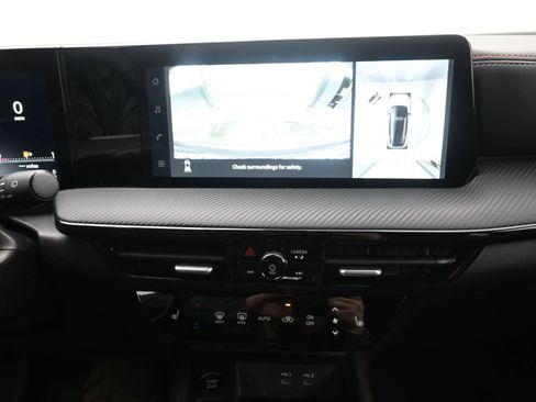New 2026 Nissan Kicks SR w/ SR Premium Package FWD image 16