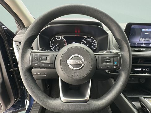 Used 2024 Nissan Rogue SV AWD/4WD image 14