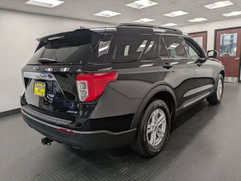 Used 2023 Ford Explorer XLT image 4