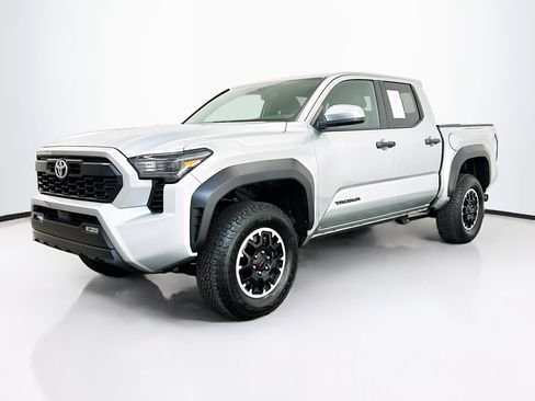 Used 2025 Toyota Tacoma TRD Off-Road image 3