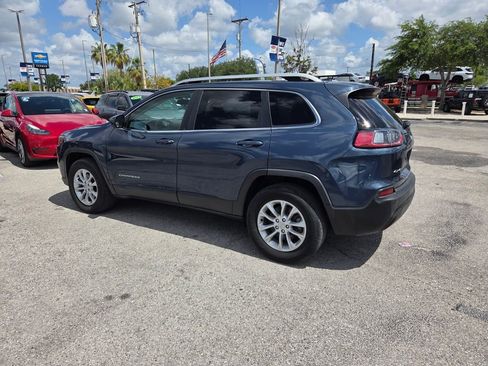 Used 2019 Jeep Cherokee Latitude w/ Cold Weather Group AWD/4WD image 9