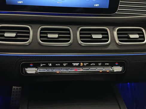 New 2025 Mercedes-Benz GLS 63 AMG 4MATIC image 22