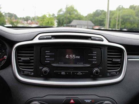 Used 2017 Kia Sorento AWD image 19