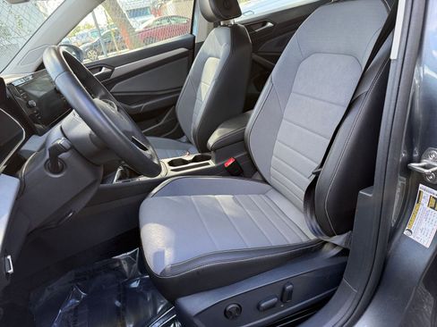 Used 2025 Volkswagen Jetta SE image 30