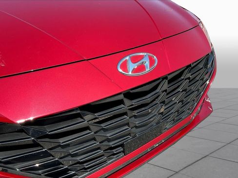 Used 2022 Hyundai Elantra Limited FWD image 30